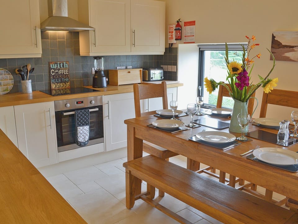 Open plan living/dining room/kitchen | Pen Yr Allt, Llanfaelog, nr. Rhosneigr