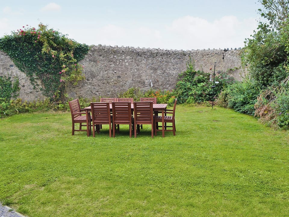 Sitting-out-area | Pen Yr Allt, Llanfaelog, nr. Rhosneigr