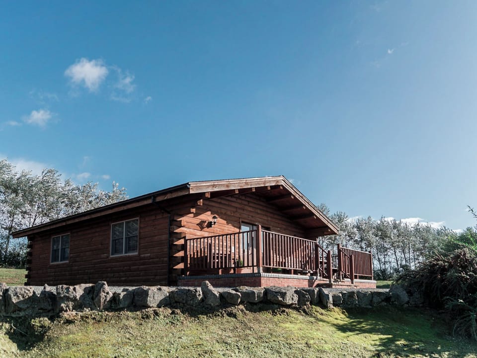 Exterior | No. 6 Lake View Lodge - Lake View Lodges, Old Leake, near Boston