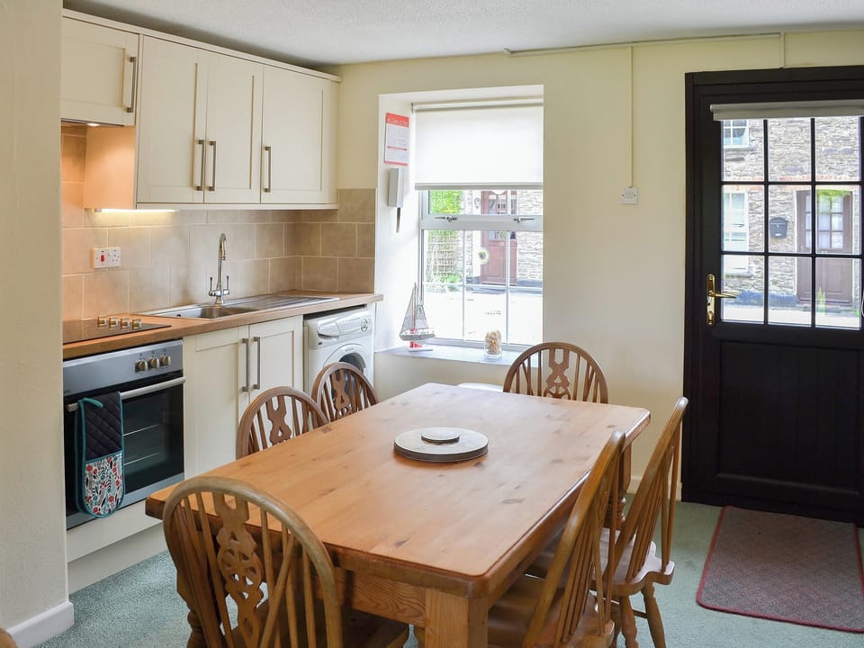 Traditional kitchen/diner | Quarrymans Cottage, Edmonton, near Wadebridge