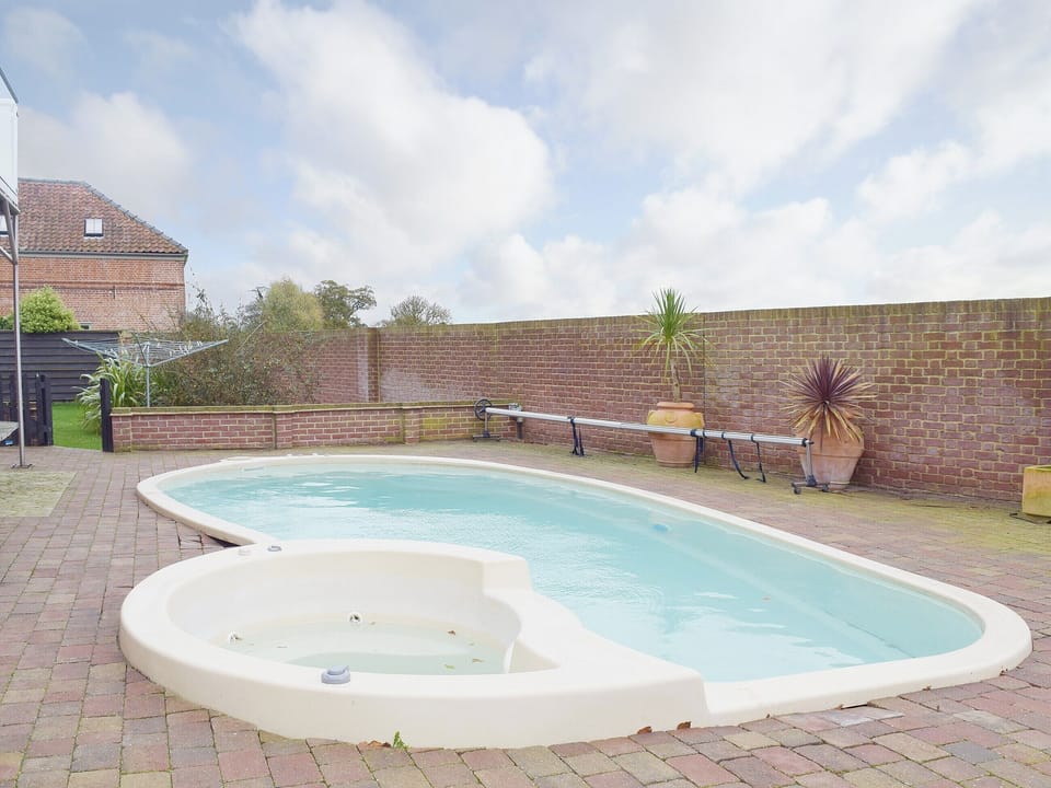 Swimming pool | Hobland Barn, Bradwell, near Gorleston