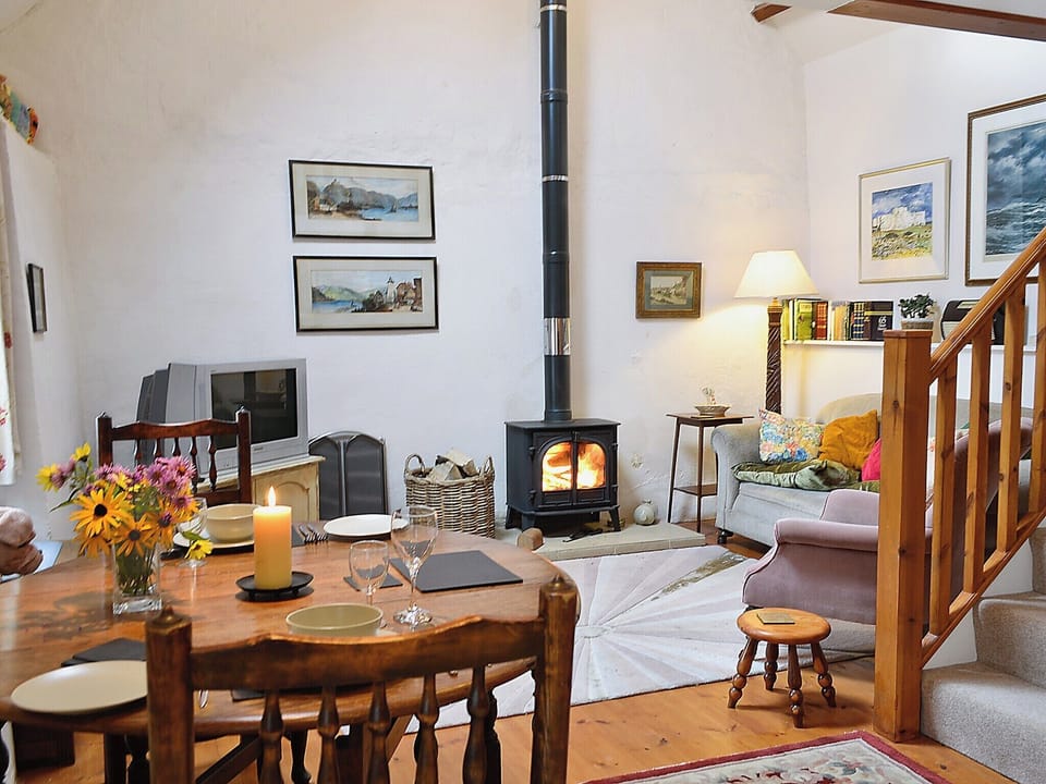 Living room/dining room | Pant-y-Bryn Bach, Llandovery