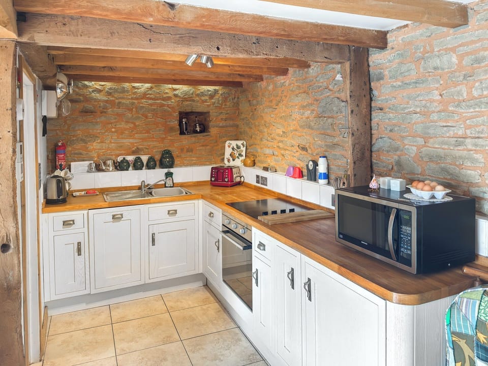 Open plan living/dining room/kitchen | Acorn Cottage, Bircher Common, nr. Leominster