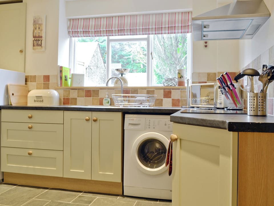 Kitchen/diner | The Old Sweet Shop, Hook Norton, nr. Chipping Norton