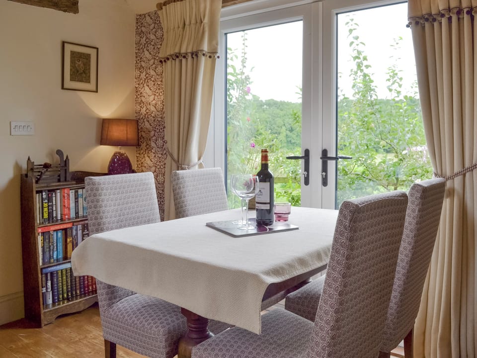 Airy dining space | Wisteria Cottage - Wisteria and Rusty&rsquo;s Cottages, Buttercrambe, near York