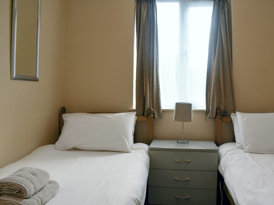Cosy twin bedroom | West View, Bowness-on-Windermere