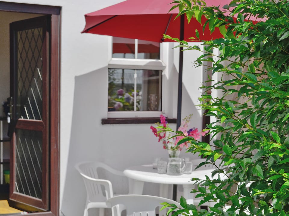 Sitting-out-area | Murton Farm Cottage, Murton