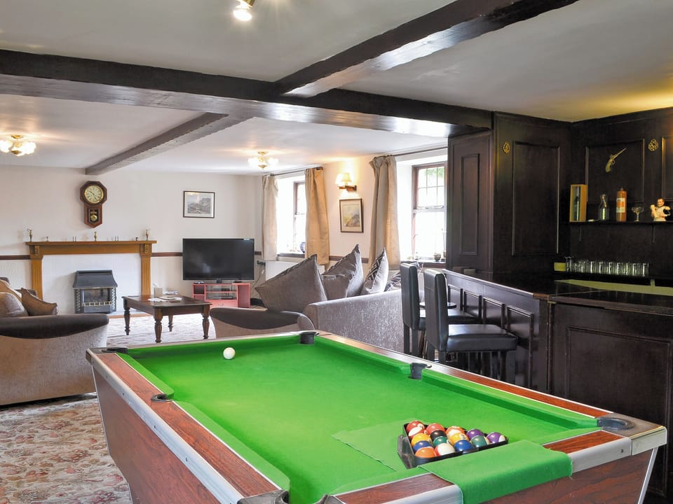 Living room/ pool table/ bar | The Old School, Frosterley