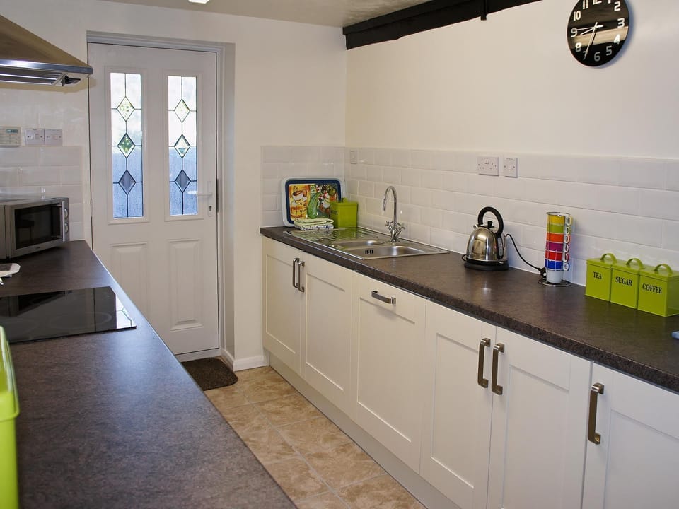 Kitchen | Riverton Lakes and Holiday Cottages - Kingfisher, Swimbridge, nr. Barnstaple