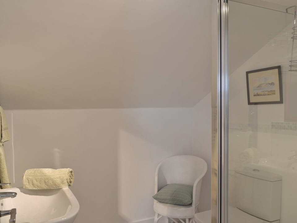 Bathroom | Romney Cottages - The Wagon Lodge, Peasmarsh, nr. Rye
