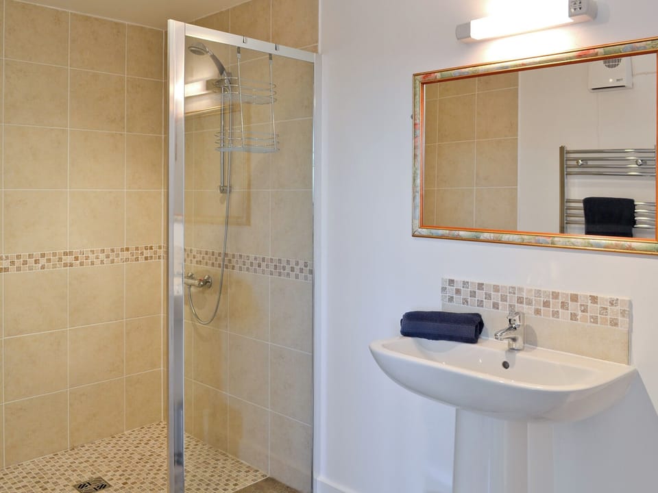 Shower room | Romney Cottages - The Wagon Lodge, Peasmarsh, nr. Rye