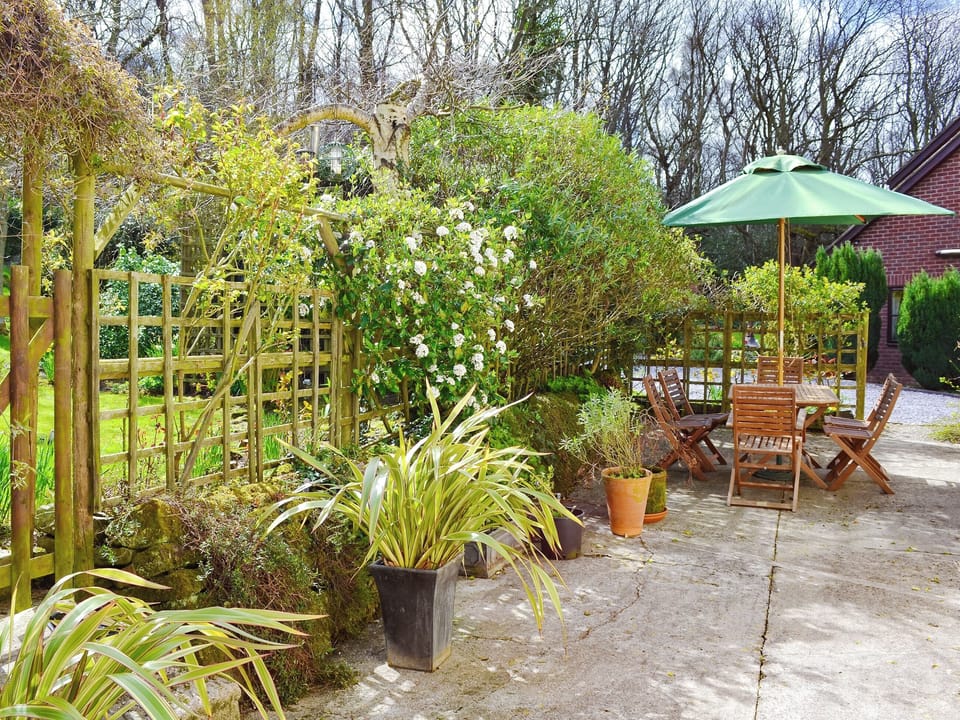 Wonderful sitting out area | Woodhouse Cottage, Dobshill, near Chester