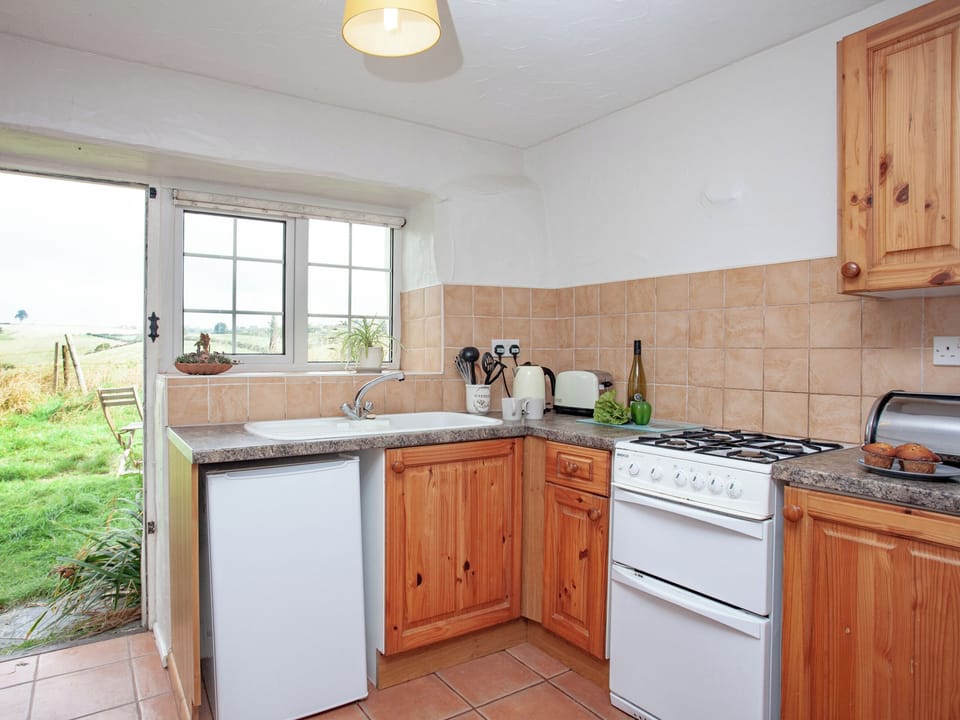 Kitchen | Byre - Summercourt Cottages, Looe