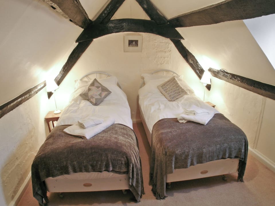 Twin bedroom | Kings House, Beaumaris, Anglesey