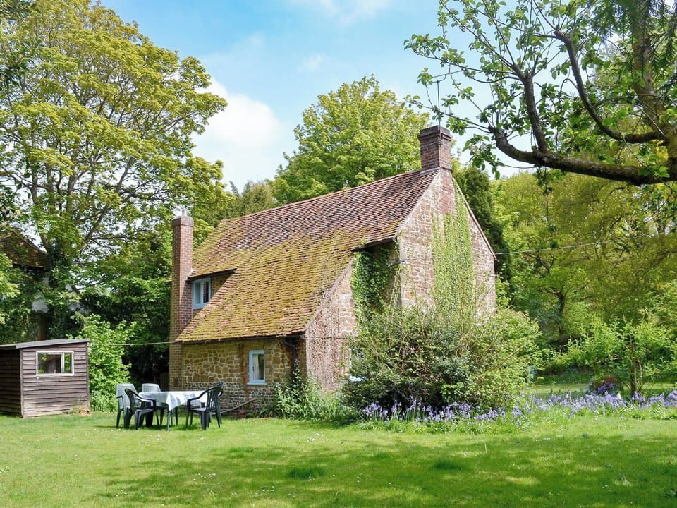 Picturesque garden and grounds | Yew Tree Cottage, Passfield Common, near Liphook