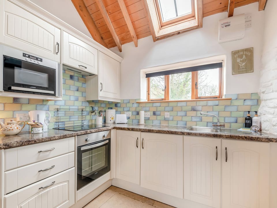 Kitchen | The Dairy - Milton End Farm Barns, Arlingham, near Frampton-on-Severn