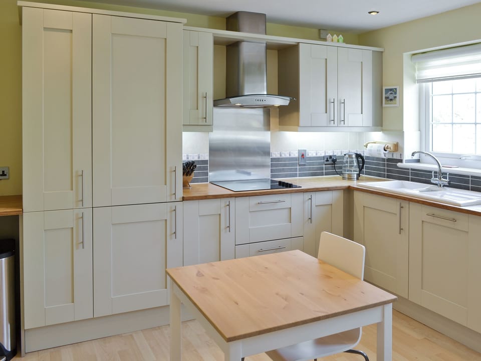 Well-equipped modern kitchen | North Shore, Crantock