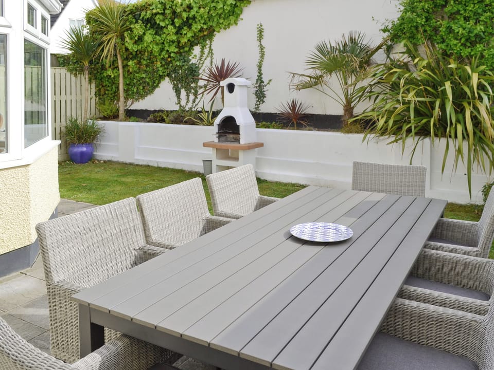Enclosed garden and patio with built-in BBQ | North Shore, Crantock
