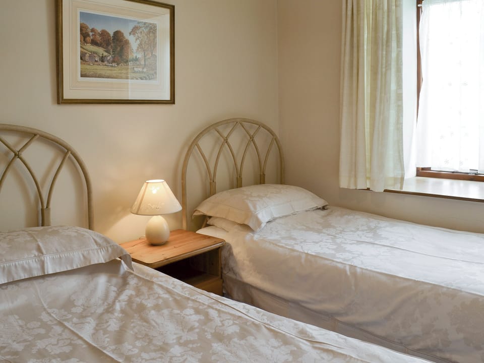 Good-sized twin bedroom | Cow Pasture Cottage - Studley House Farm Cottages, Ebberston, near Scarborough