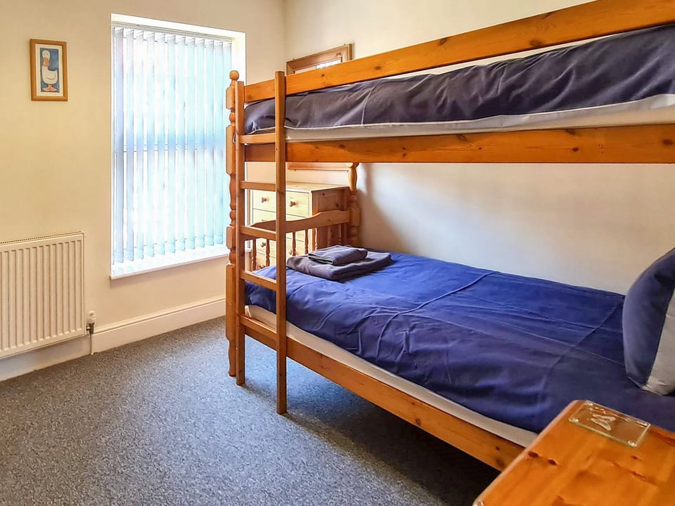 Bunk bedroom | Filey House, Sheringham