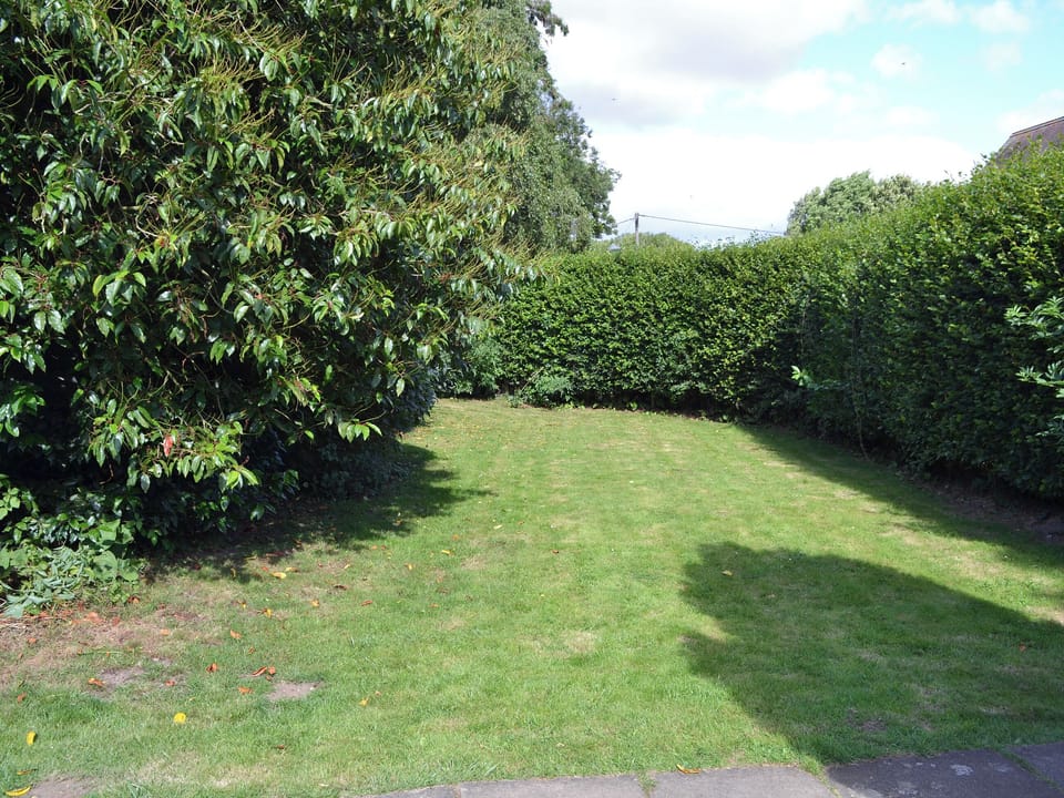 Lawned garden area | The Cottage - Scarning Dale Cottages, Scarning, near Dereham