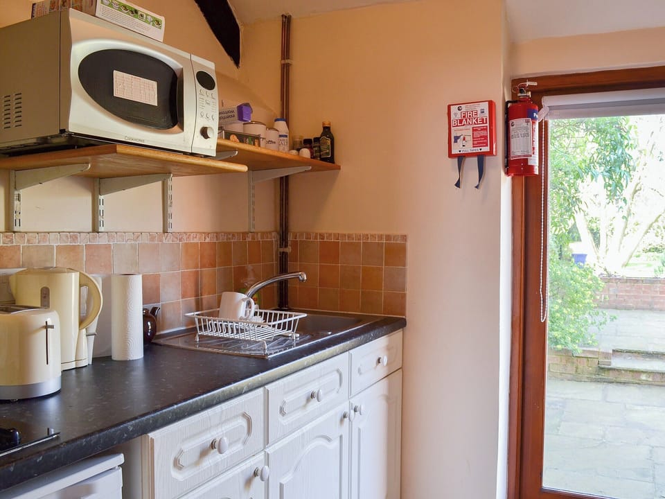 Modest kitchen area | Tudor Cottage Studio - Tudor Cottages, Romsey