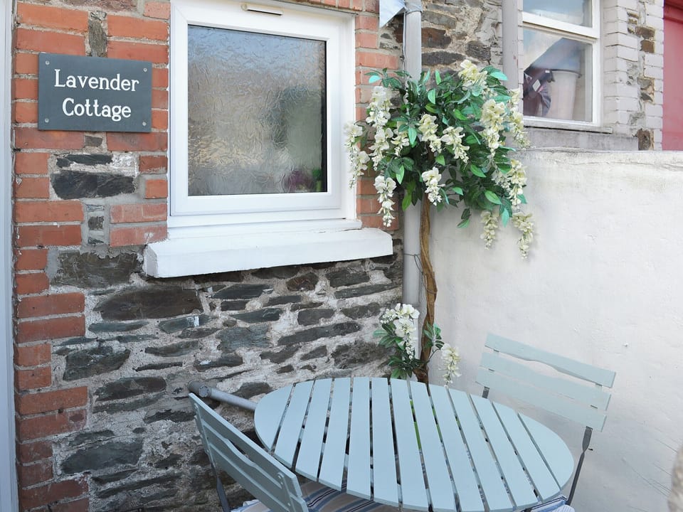 Modest outdoor area with table and chairs | Lavender Cottage, Buckfastleigh