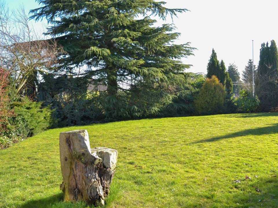 Lovely lawned and flowered gardens | The Bungalow, Pentrich, near Ripley