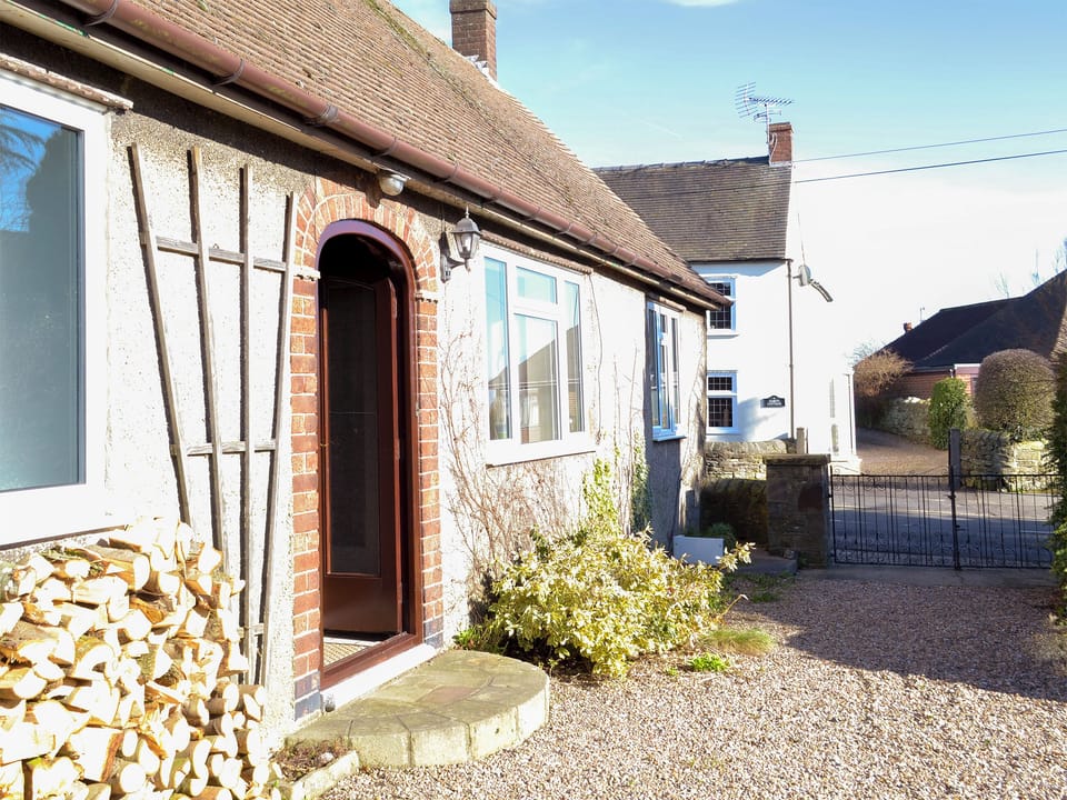 Pleasant bungalow | The Bungalow, Pentrich, near Ripley