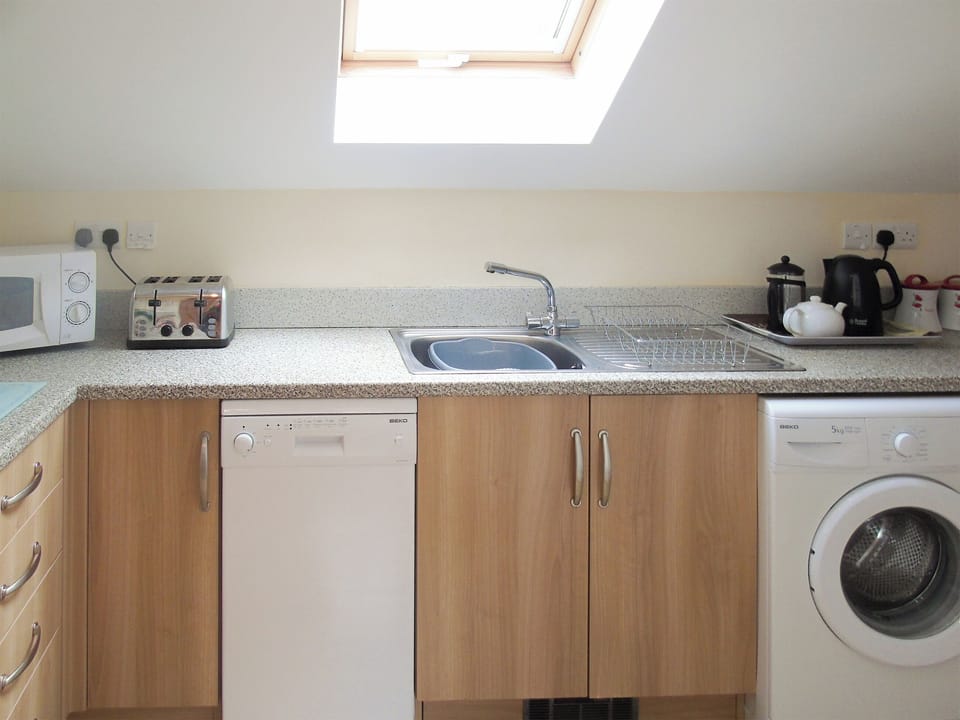 Well equipped kitchen | Ysgubor Uchaf - Bwlchgwyn Equestrian Holidays, Arthog, near Fairbourne