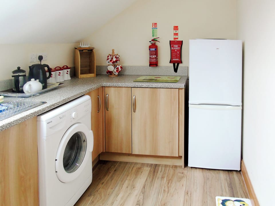 Well equipped kitchen | Ysgubor Uchaf - Bwlchgwyn Equestrian Holidays, Arthog, near Fairbourne