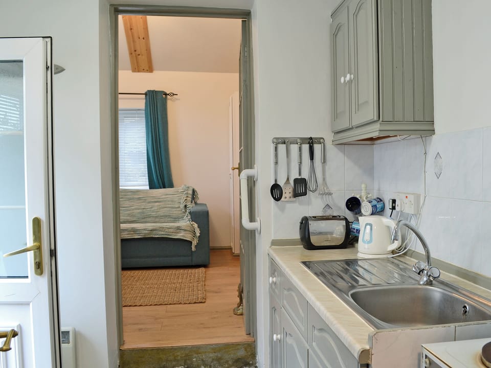 Well equipped kitchen | The Pocket Watch, Seatown