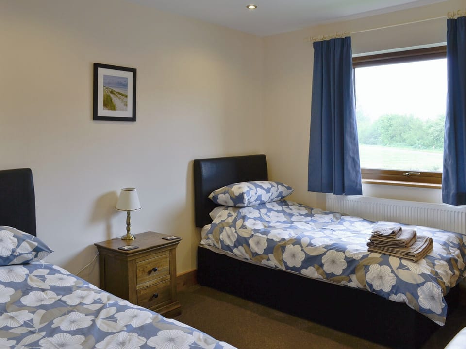 Twin bedroom | Faulkers Lakes - Willow Lodge, Burgh le Marsh, nr. Skegness