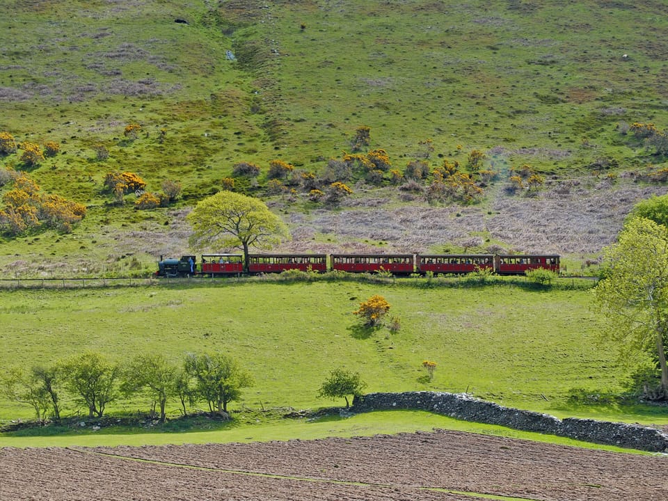 Surrounding area | Hendre Barn Mawr, Abergynolwyn