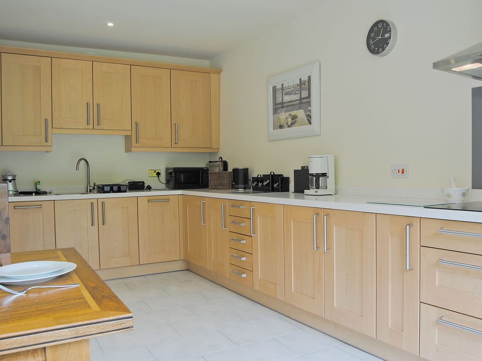 Kitchen/diner | Hendre Barn Mawr, Abergynolwyn