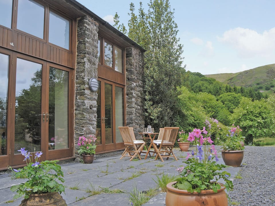 Exterior | Hendre Barn Mawr, Abergynolwyn