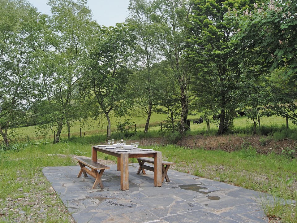 Sitting-out-area | Hendre Barn Mawr, Abergynolwyn