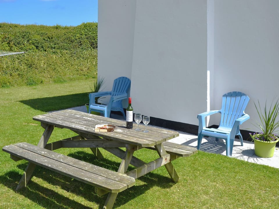 Delightful sitting out area | St Cadoc Cottage, Harlyn Bay, near Padstow