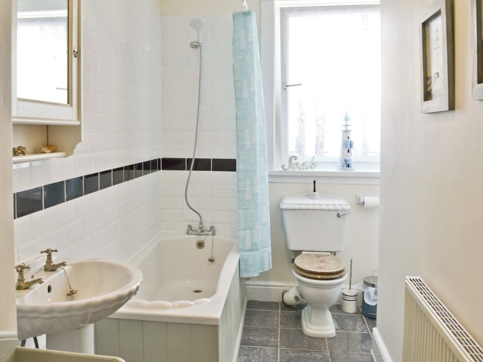 Bathroom | Coble Cottage, Flamborough