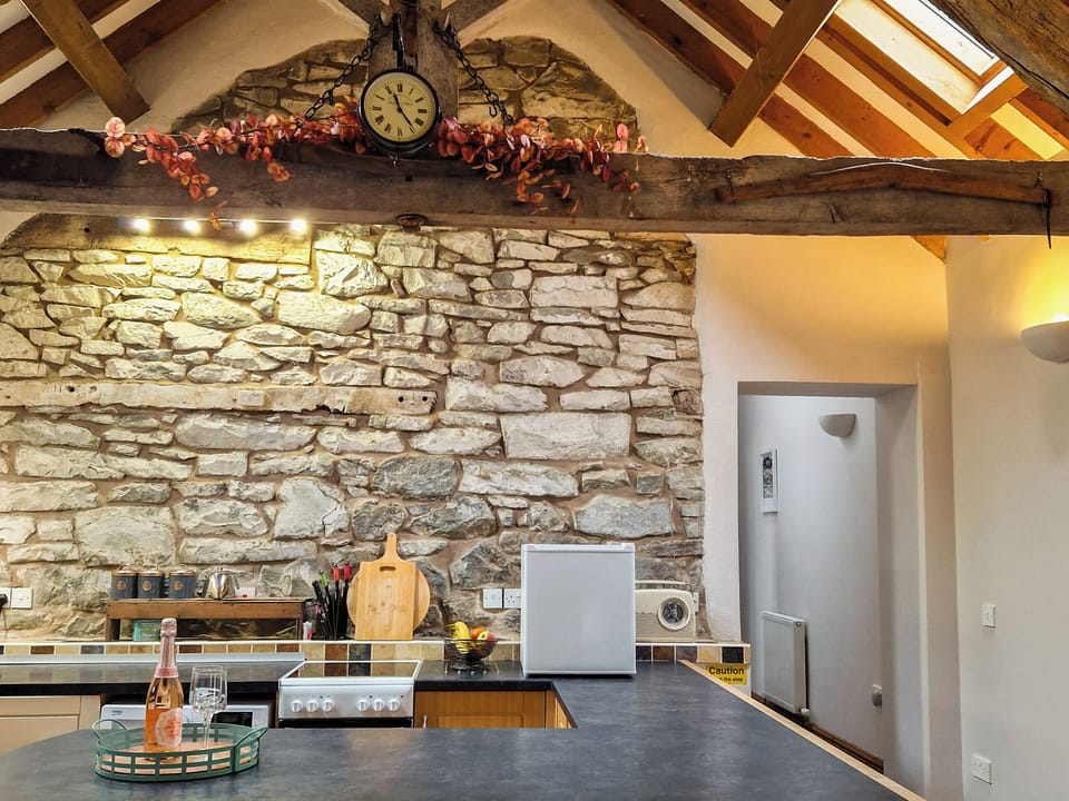 Kitchen | Y Dderwen at Brynglas Farm, Llanfair Caereinion