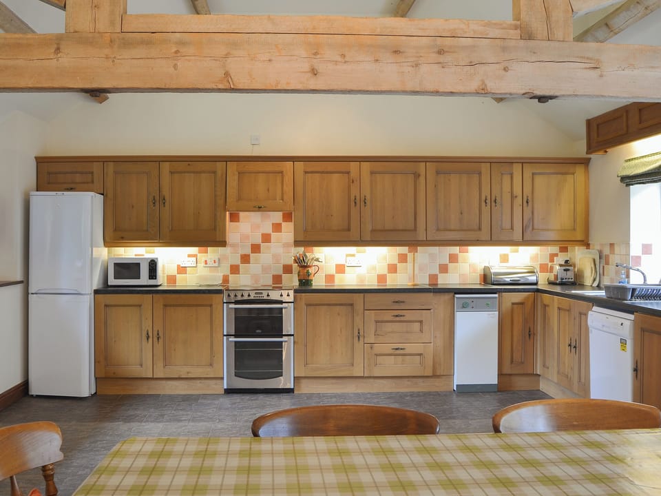 Spacious, well equipped kitchen/ dining room | Skimblescott Barn, Much Wenlock
