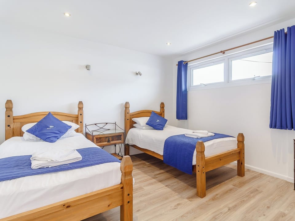 Twin bedroom | Main Sail - The Sail Loft, Wroxham