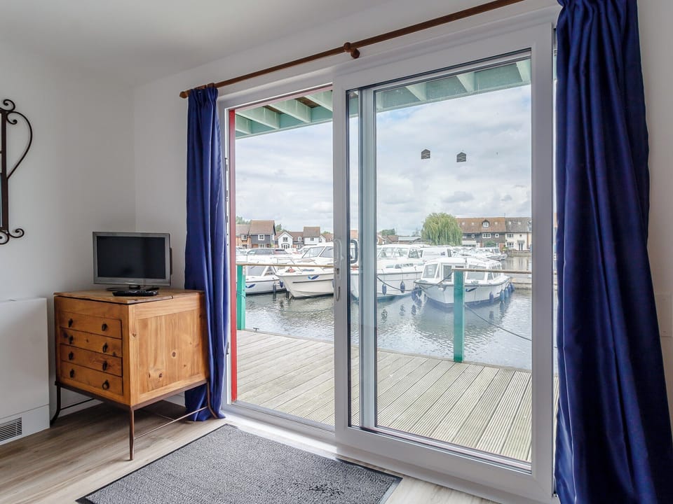 Double bedroom | Main Sail - The Sail Loft, Wroxham