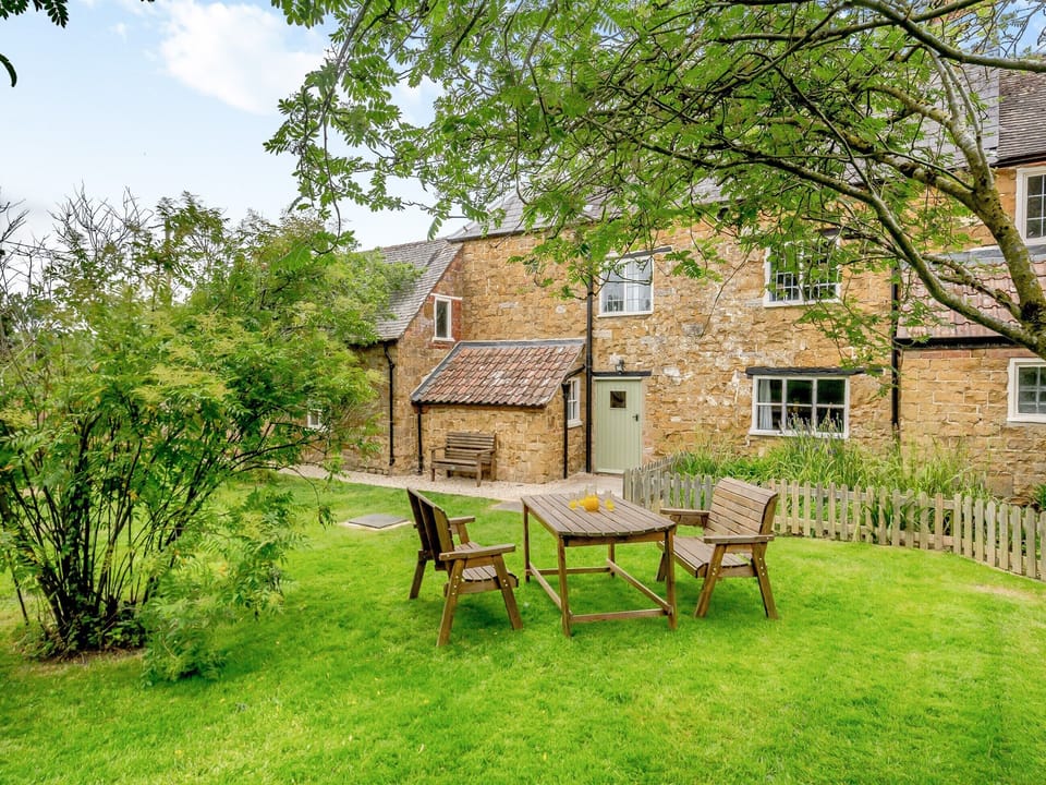 Garden | Billow Farm Annexe, Breadstone, Vale of Berkeley