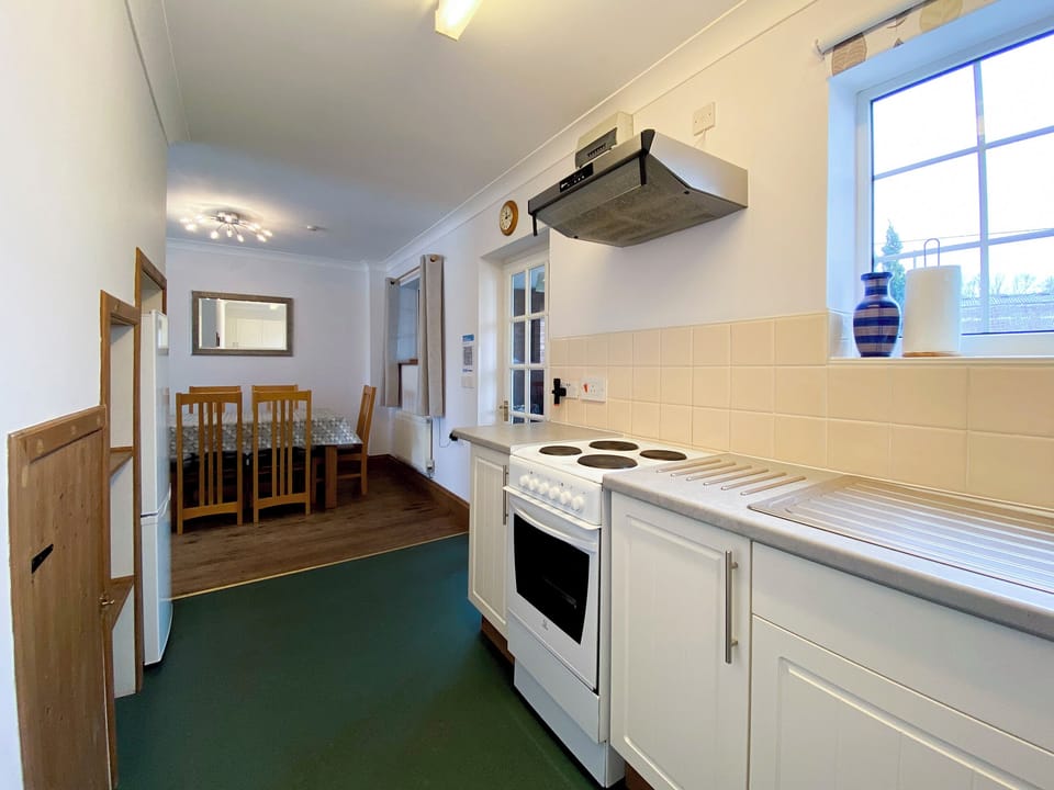 Dining for six | Sweet Coppin - The Old Kennels Holidays, Ledbury