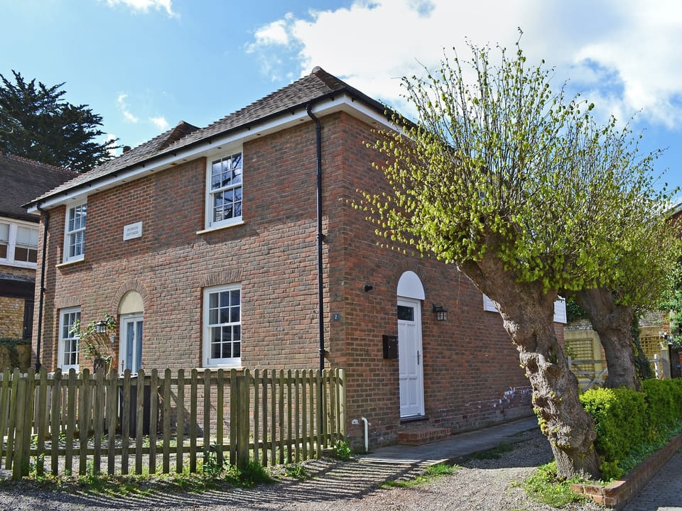 Charming semi-detached holiday cottage | Dudrich Cottage, St Margaret&rsquo;s-at-Cliffe