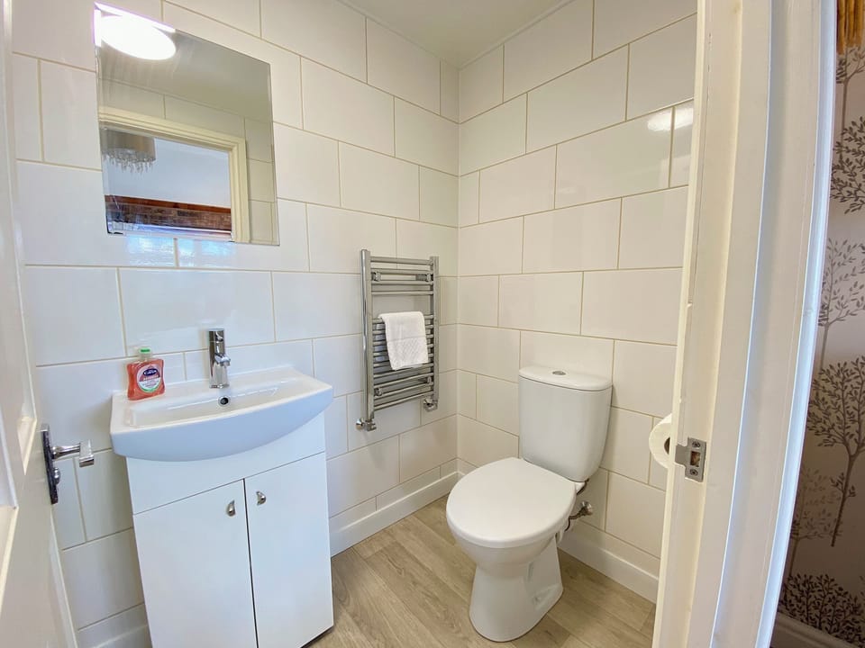 Shower room | Brown Snout - The Old Kennels Holidays, Ledbury