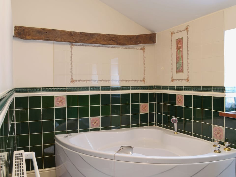 The family bathroom has a corner jacuzzi bath | Whitwell Farm CottagesAshley&rsquo;s, Whitwell Farm, Colyford, near Seaton
