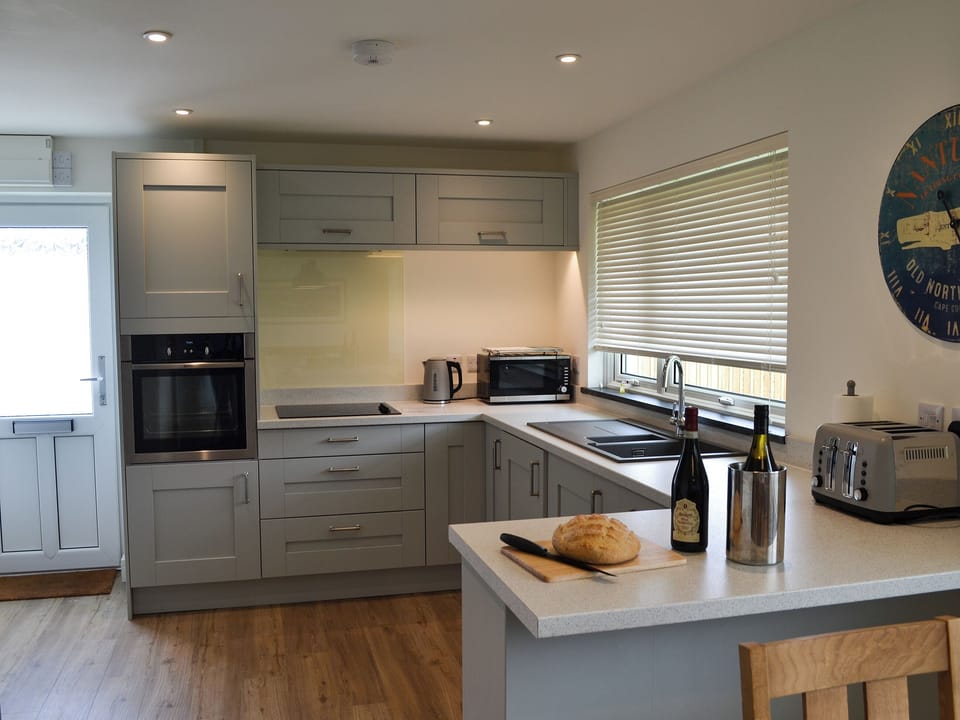 Well equipped kitchen | Moonraker, Port Isaac, near Wadebridge