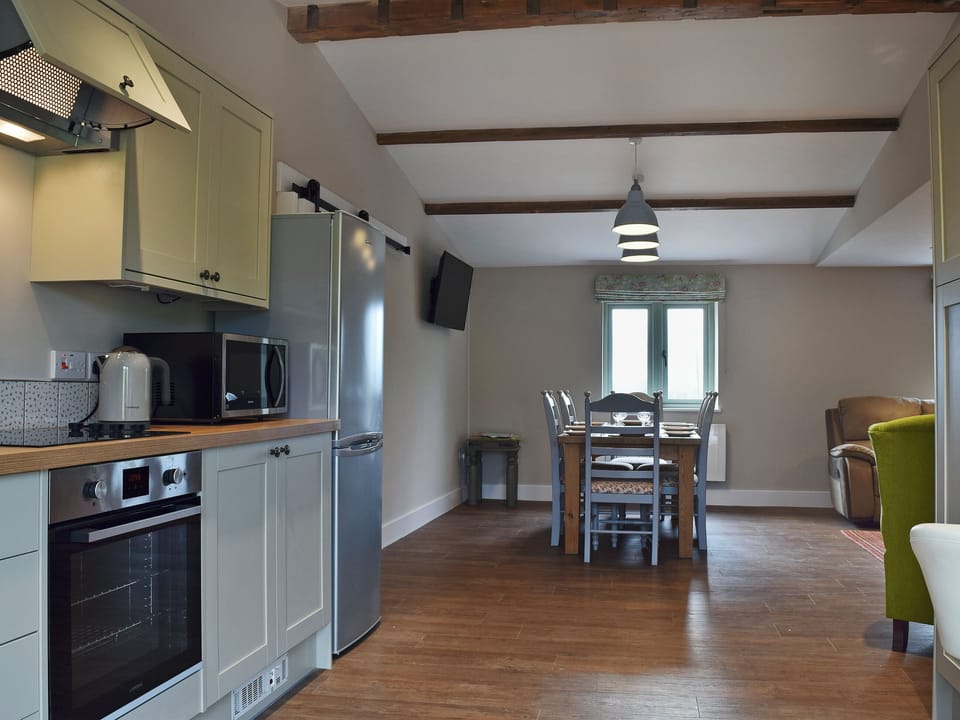 Immaculately presented kitchen area | Wagtail Cottage - Holmes Farm Country Cottages, Lubenham, near Market Harborough